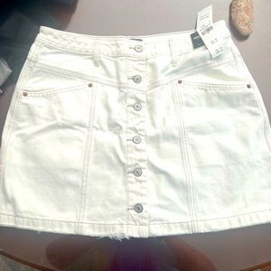 NWT:   Abercrombie & Fitch White Denim Skirt size 32/14